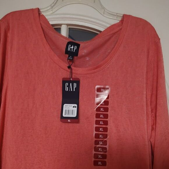 New Gap Porcelain Rose Long Sleeve Tee Size Women's XL - Picture 2 of 2
